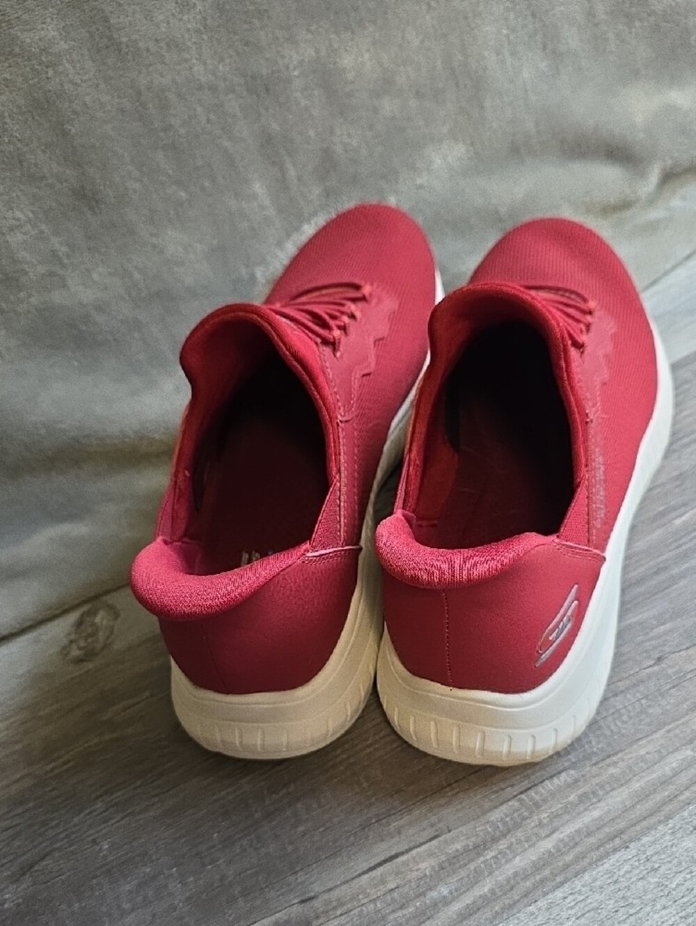 Bobs Skechers Womens Red Slip-On Athletic Sneakers. Size 8.5 - Picture 4 of 6